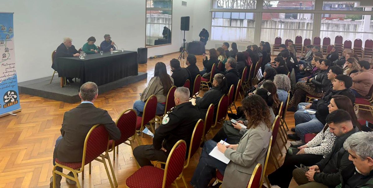 gustavoveraok's tweet photo. Día Mundial contra la Trata de Personas 

Junto a la Mun. de Esteban Echeverría, realizamos una jornada dirigida a personal del gobierno local, concejales, estudiantes terciarios y universitarios para presentar los aspectos más relevantes del informe "La Trata en Transformación". https://t.co/fKS39UVSNl