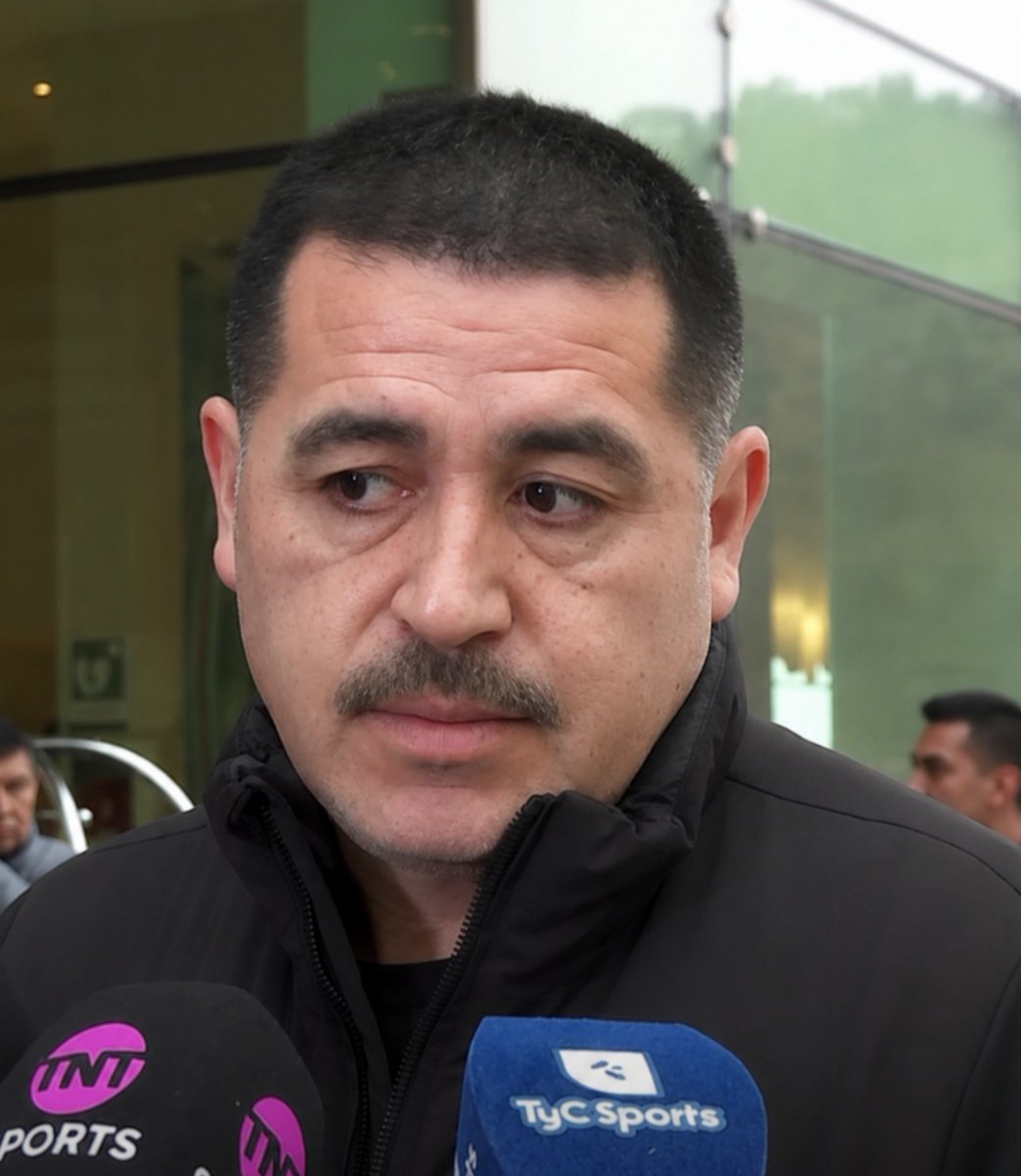 HormigaXeneize's tweet photo. Dato de vital importancia:
Román se está dejando el bigote.

Así le quedaría: https://t.co/OvkO0km7oi