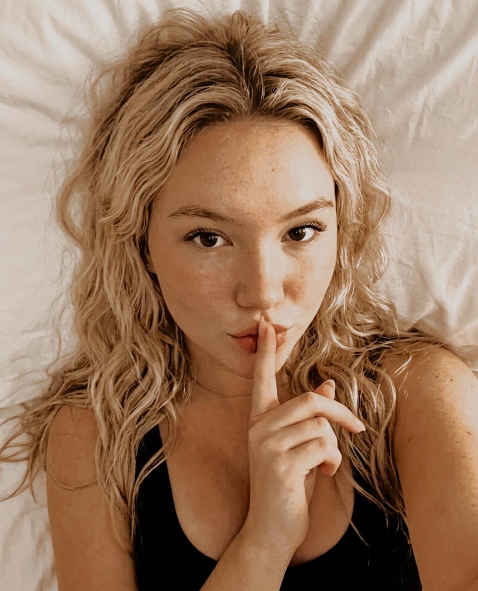 ROXYISJUDGING's tweet photo. ╱  consider  this  my  final  appearance  outside  of  character  for  a  while.  😆 https://t.co/nIslAeKS55