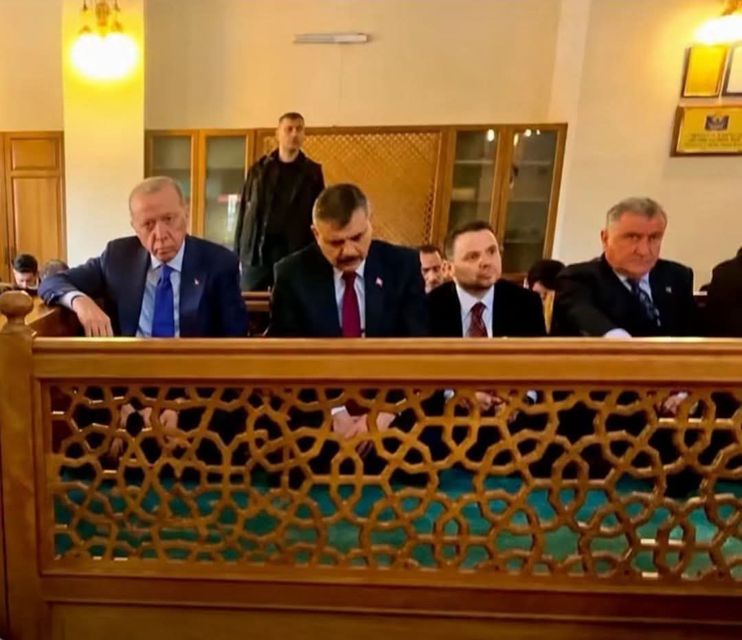 illaerzincan24's tweet photo. Şu fotoğraf karesi için 100 yıl bekledi Millet..🤲🏻🤲🏻🤲🏻 https://t.co/YFohYFtAlc