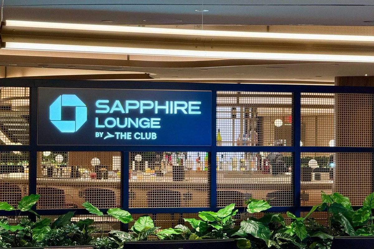 travelhacked's tweet photo. Chase Sapphire Lounges are cutting off priority pass

Starting August 15, Priority Pass will no longer work for Chase Lounges. Big win for Chase card holders as it should reduce the traffic and wait times. https://t.co/pTZEukuqn0