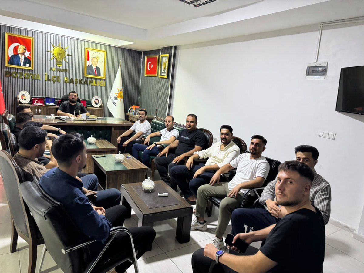 bozovaakgenclik's tweet photo. İlçe Gençlik Kolları Başkanımız @dartar_ibrahim  riyasetinde haftalık Yürütme Kurulu Toplantımızı gerçekleştirdik.

Rabbim birlik ve beraberliğimizi daim çalışmalarımızı hayırlı eylesin.
#AKGençlik #Bozova

@furkankucukk_ @milhamigunbegi @ferdisenel25 @avyusufibis @avmehmetakgun https://t.co/6tQPj8V6nB