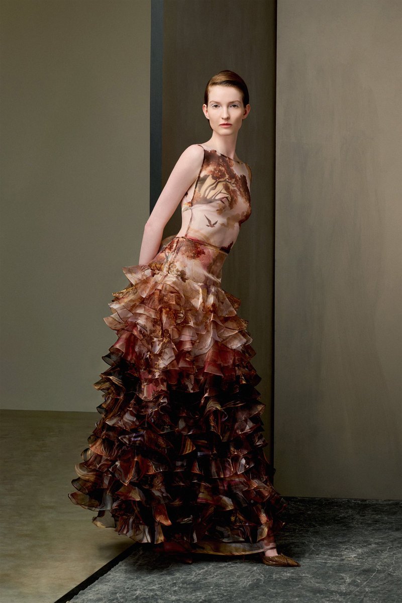 jacquemusx's tweet photo. Mary Katrantzou R27 https://t.co/QbudIFNSf2
