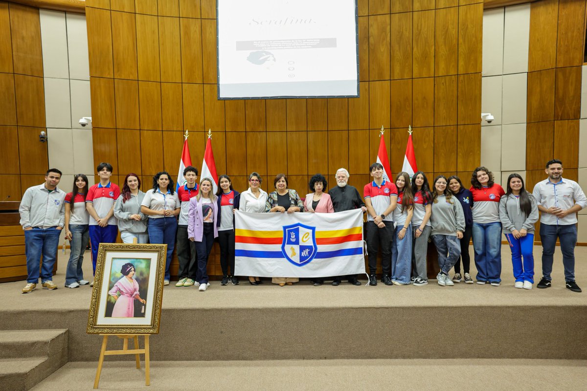 esperanza_py's tweet photo. Hoy rendimos homenaje a Serafina Dávalos en el conversatorio «Mujeres, política y humanismo», un espacio para reafirmar nuestro compromiso con la construcción de un Paraguay más justo.

Cerramos esta jornada con la conmovedora obra «¿Dónde está Serafina?», de Agustín Núñez, magistralmente interpretada por Gustavo Ilutovich.

¿Dónde está Serafina hoy? Está en cada mujer que resiste, que cuestiona las injusticias y que ocupa espacios de decisión para transformar nuestra realidad.

Su legado no pertenece solamente a la historia: es una fuerza viva que continúa inspirando y guiando nuestras luchas cotidianas.