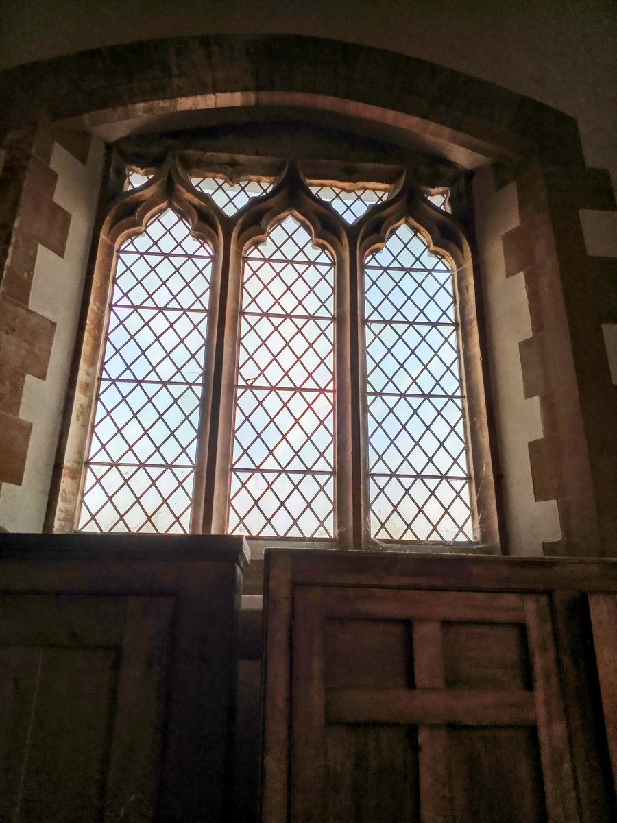 phil0073's tweet photo. #WeekendWindows at #StMaryTheVirginLittleHoughton , #Northamptonshire.#PhilOnaBike #WindowsOnWednesday #TraceryTuesday #OggeLove https://t.co/LFUn5lIHrg