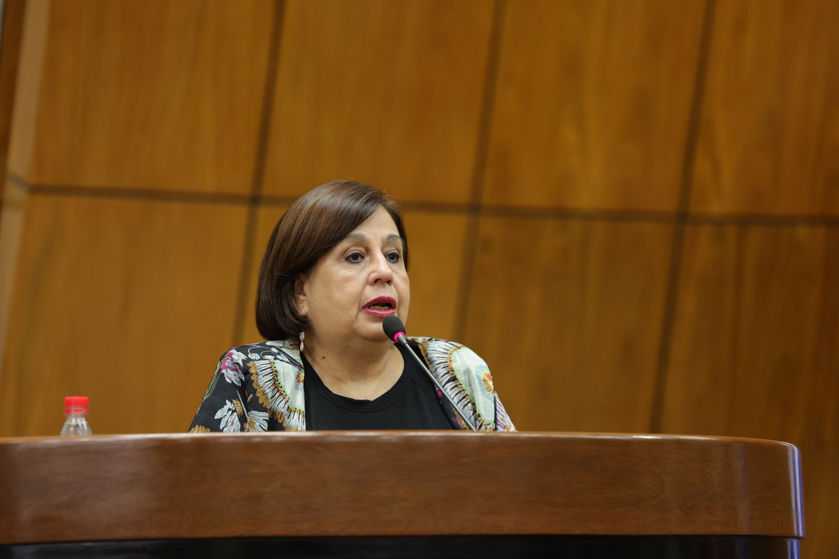 esperanza_py's tweet photo. Hoy rendimos homenaje a Serafina Dávalos en el conversatorio «Mujeres, política y humanismo», un espacio para reafirmar nuestro compromiso con la construcción de un Paraguay más justo.

Cerramos esta jornada con la conmovedora obra «¿Dónde está Serafina?», de Agustín Núñez, magistralmente interpretada por Gustavo Ilutovich.

¿Dónde está Serafina hoy? Está en cada mujer que resiste, que cuestiona las injusticias y que ocupa espacios de decisión para transformar nuestra realidad.

Su legado no pertenece solamente a la historia: es una fuerza viva que continúa inspirando y guiando nuestras luchas cotidianas.