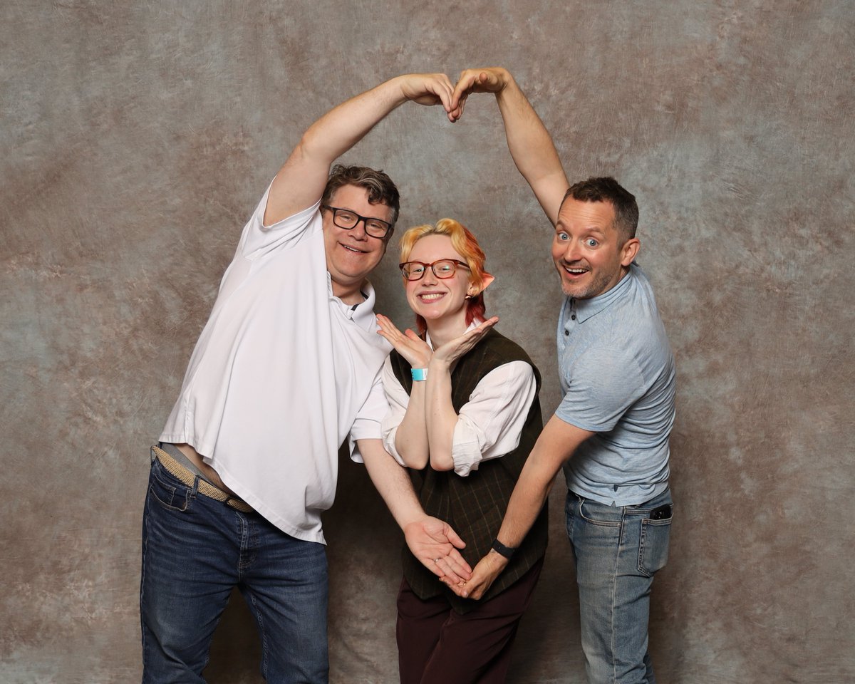 FANEXPOBoston's tweet photo. FAN EXPO Boston is almost here ✨ Meet your fave celebs and capture the moment that will make next weekend unforgettable with a photo op. Tickets are selling fast, so don’t miss out and secure yours today: https://t.co/KQTqYhXqmQ
#FANEXPOBoston #FXB #Boston #BostonEvents https://t.co/3Qq8uH6F9N
