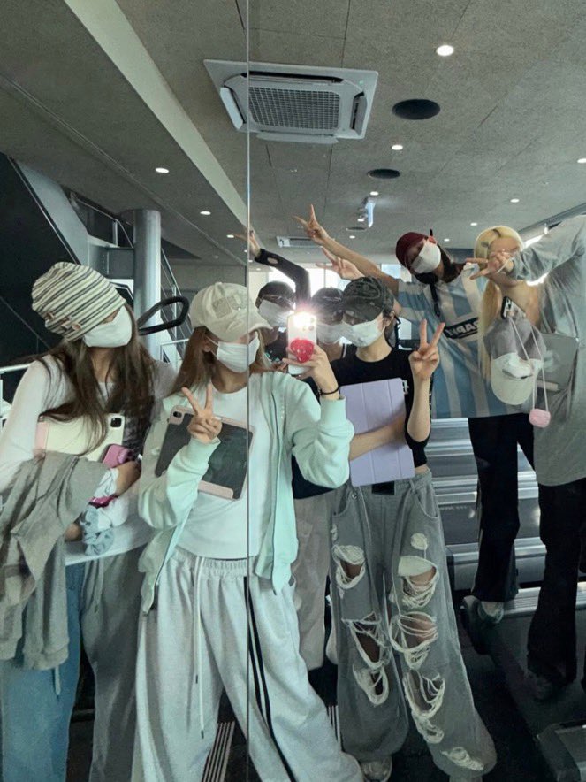 tuidenews's tweet photo. Get to know TUIDE ahead of their official unveiling in 12 hours, at 6PM KST! 

The members are #SEOHEE, #SEOYEON, #ELENA, #JIA, #SAKI, #SEAH &amp; #YIHANI. https://t.co/AKqxzkZHH6