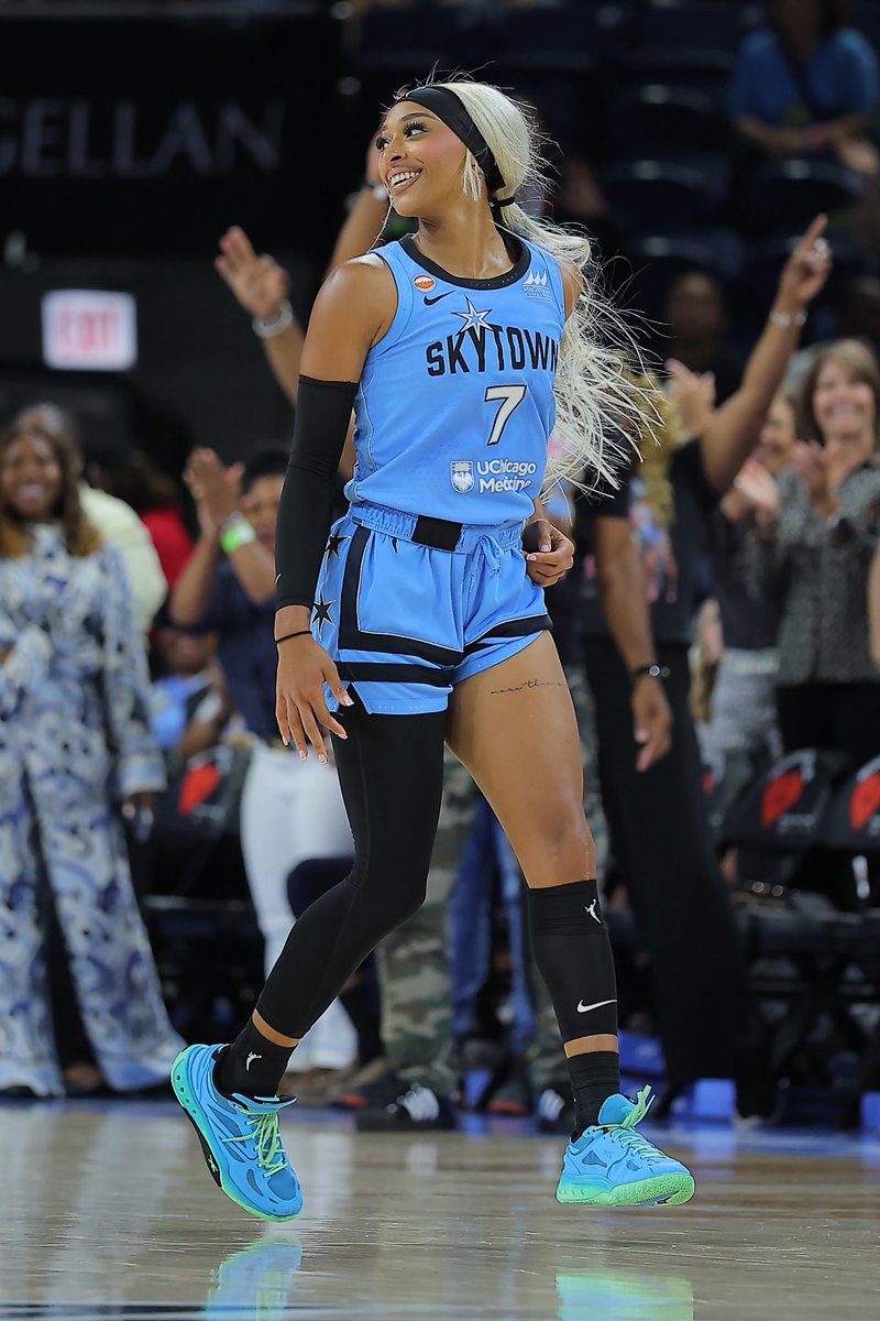 DijonaiVictoria's tweet photo. 316 days later, we backkkk baby🥹🙌🏽🙇🏽‍♀️ https://t.co/wfHEe8c3go