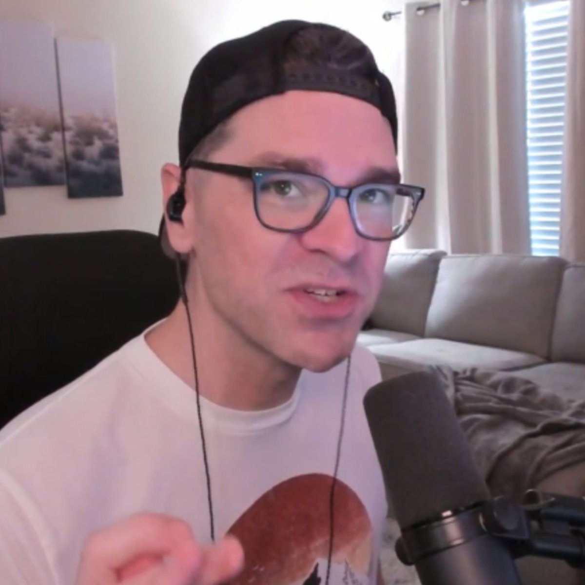 Dexerto's tweet photo. Twitch streamer SmaK was instantly hit with a 30-day ban after joking he needed to "go away for a long time"

SmaK says Twitch apologized for the mishap and quickly unbanned him https://t.co/qdHRtpjwfg