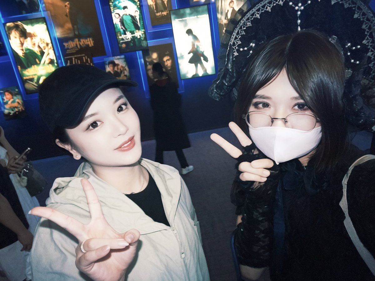 aya_dilaft's tweet photo. 仲良しな、みここちゃんと

『としまえんのハリーポッター』に行ったよー🤭✨

一緒に『動く肖像画』とかにもなれて

とっても面白かったー₍ᐢ⸝⸝› ̫ ‹⸝⸝ᐢ₎💕

 #女装  #女装男子  #ハリーポッター https://t.co/X98hWsuJ1U