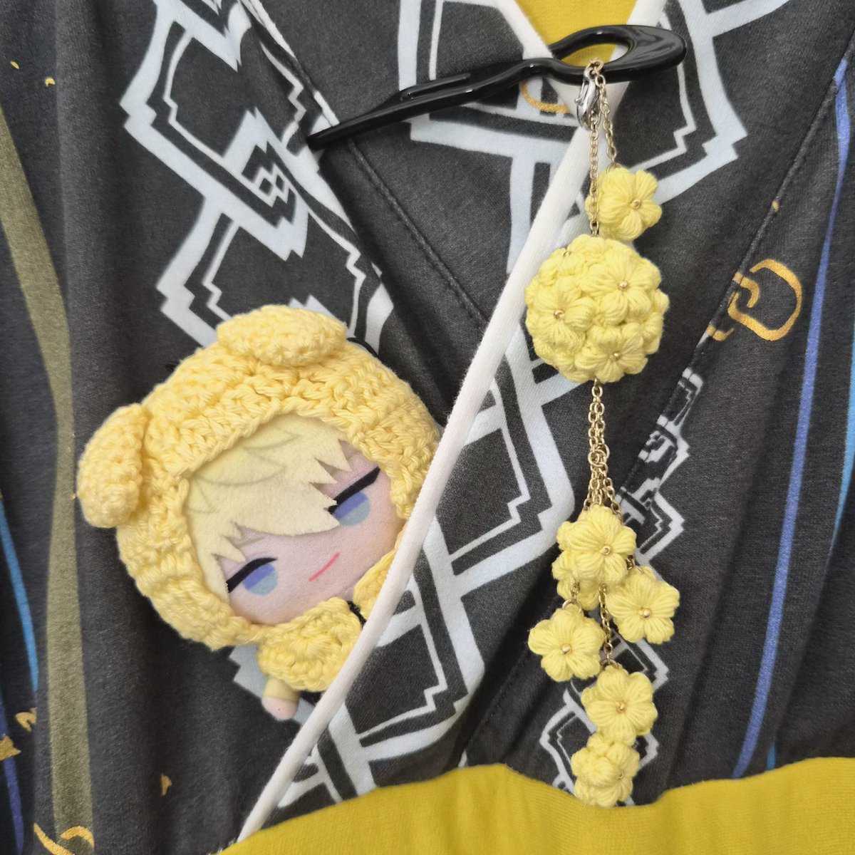 heihuimao's tweet photo. a little impromptu project, lowkey i just wanted to make flowers, but it ended up turning it into a cute hair accessory ✨️🌼✨️ https://t.co/uyyEB1GnYb