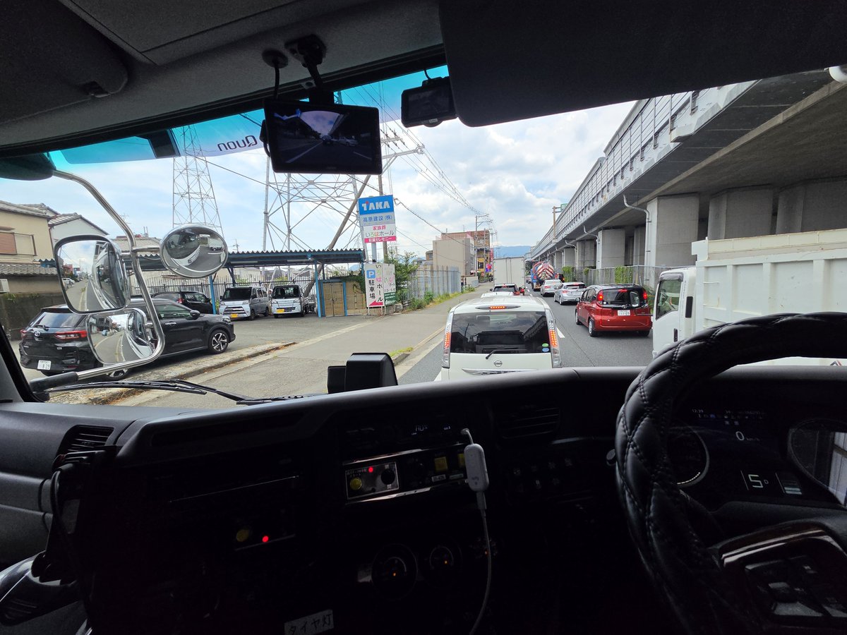 Danpoo_jp's tweet photo. 昨日はお昼から久々の10t‼️

やっぱり久々の1回目は
少し怖い((( ；ﾟДﾟ)))

でも、2回目で慣れる✨

昨日も楽しく４t·１０t
乗れました〜😆😆

今日も楽しく運転してきま〜す(*^^*) https://t.co/LFPB6VECdy