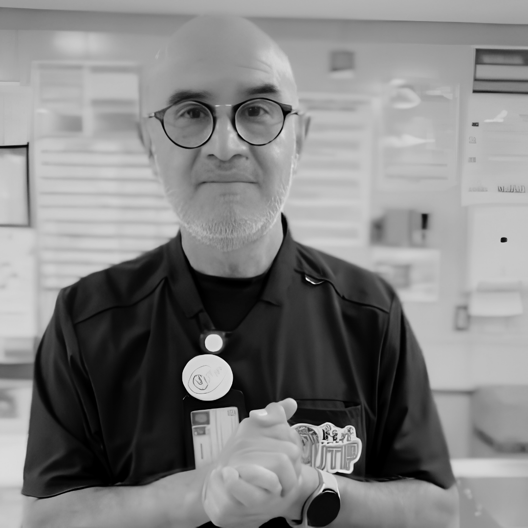 contralinea's tweet photo. 🔎📰 #FGR y #OIC intensifican investigación por 18.5 millones de #medicamentos caducos en #HospitalInfantil

👤✒️Miguel Badillo (@badillo_contra)

Semanas antes de que lamentablemente falleciera por infarto el doctor #AdriánChávez, exdirector general del #HospitalInfantil de #México, este especialista estuvo dispuesto a enfrentar la corrupción que por años ha limitado la importante labor de esta institución #médica y por ello presentóante el Órgano Interno de Control de la Secretaría de Salud, tres #denuncias por diversos hechos de corrupción que involucran a su antecesor, el doctor #JaimeNietoZermeño, quien durante su dirección al frente de ese #nosocomio permitió que caducaran 18.5 millones de piezas de #medicamentos entre los años 2020 y 2024, cuya pérdida al #erario asciende a 121.4 millones de pesos.

Lo más grave en este delicado caso de #medicamentos caducos en una de las áreas más sensibles de la salud como es la atención al cáncer de niñas y niños, es que de los 18.5 millones de medicamentos que se dejaron perder, 390 mil de eran piezas #oncológicas, tales como metotrexato, temozolomida, vincristina, especiales para combatir dicho cáncer y, a pesar de ello, el exdirector general del Hospital Infantil, #JaimeNieto, ordenó que esas miles de medicinas fueran almacenadas hasta que caducaron y, al mismo tiempo, promovía campañas en medios de comunicación por un supuesto desabasto de oncológicos.

Prueba de lo anterior, es que desde 2019 el gobierno federal, por órdenes del presidente Andrés Manuel López Obrador (@lopezobrador_), presentó una denuncia penal contra el doctor Jaime Nieto por el ocultamiento de oncológicos en colusión con el doctor Alejandro Mohar Betancourt, en ese entonces titular de la Comisión Coordinadora de Institutos Nacionales de Salud y Hospitales de Alta Especialidad (#CCINSHAE), así como en contra de la empresa Laboratorios Pisa a través de su filial #SAFE (Servicios Avanzados de Farmacia Especializada), central de mezclas...

Lee en: https://t.co/sgfNxtS9ff

#Contralínea #PeriodismodeInvestigación 
👇🏼Encuentra toda la información en👇🏼
https://t.co/IwdMAg8pFj