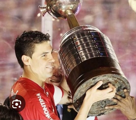 gicadb's tweet photo. indiretamente encostei na taça, obg meu #inter e SeP https://t.co/UjgUAvNTLI