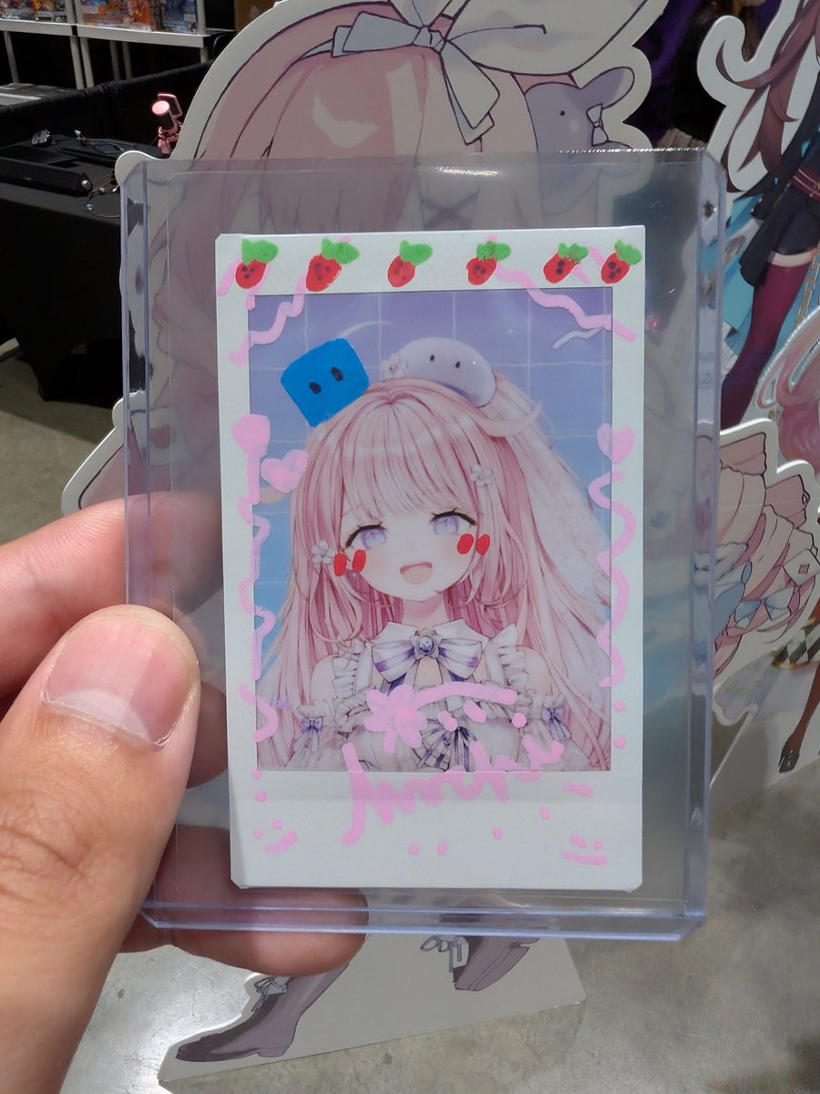 FoolyCooli's tweet photo. I forgot to post my meet and greet photo with @vtuber_mochi on here. She's such a sweetheart and I'm sorry I broke one of your m&g rules with the video from Kris that I showed you π https://t.co/h7f6ZkH1qp