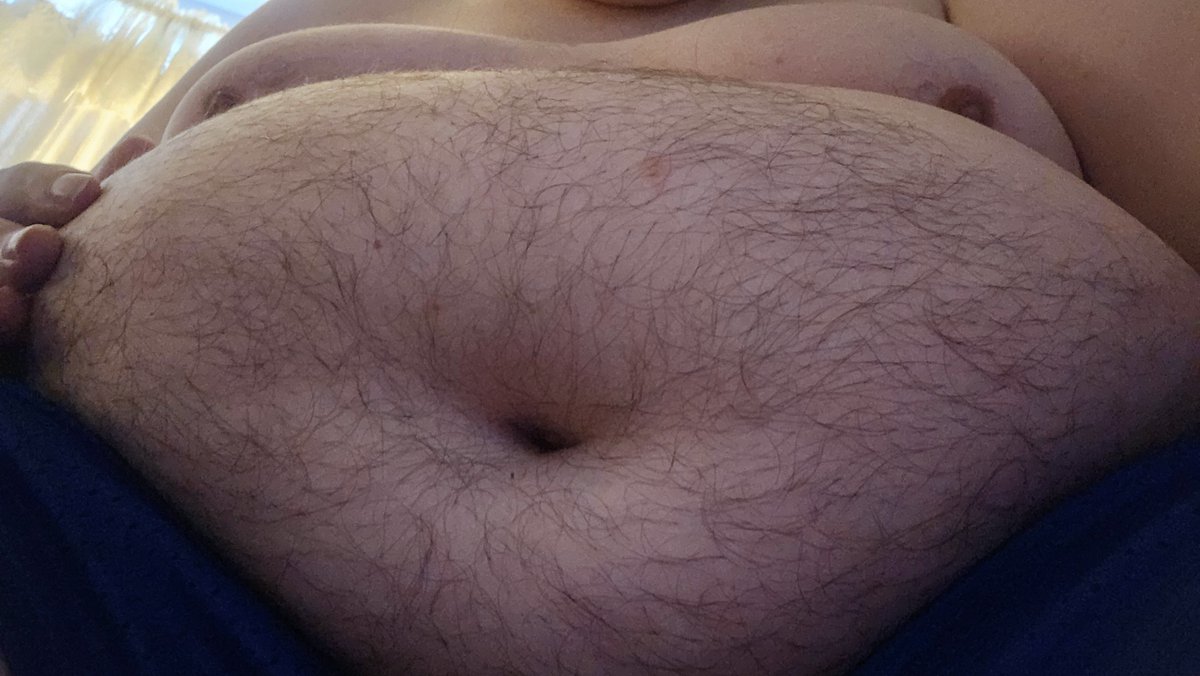 ChewyThatLion's tweet photo. °•○●BURRRRRRRRRP▪●○•°~

No, i didnt just eat all the pizza... 

How dare you!!

I also ate everything else in our fridge too~

And i am still hungry~ https://t.co/ytU87lpkXU