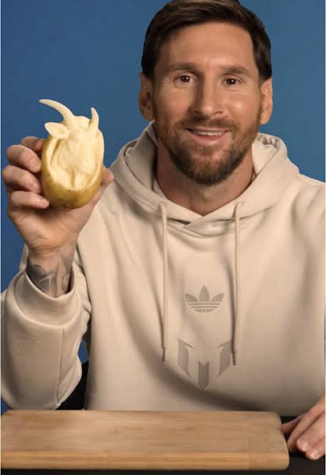 gyaigyimii's tweet photo. "Messi has never called himself the GOAT”
“Messi doesn’t care about stats or awards”
“He just want play ball, awards no concern am” https://t.co/VOpNfPkDKf