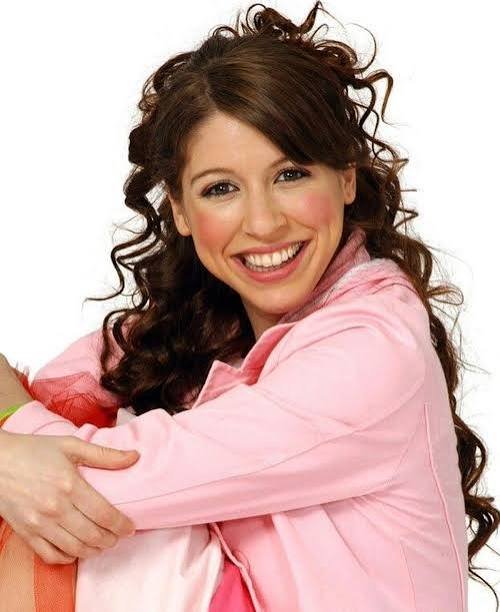 ArcemSeries's tweet photo. OJO 🎬

El final de #Margarita Temporada 3 revelará lo que realmente pasó con Floricienta 

Se rumorea que vamos a tener una escena flashback contando lo que realmente pasó https://t.co/RhpcgfVi3F