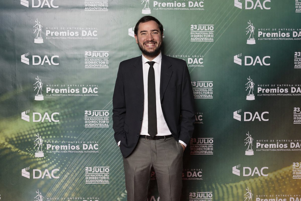 GonzaMellid's tweet photo. Hermosa noche bajo el techo de nuestra segunda casa. Así fue la ceremonia de los #PremiosDAC. Muchísimas gracias a @dacdirectores por albergar y contener a los directores de cine de todo el país mientras luchamos cada día por mantener vivo el arte de nuestro oficio. https://t.co/xYwNWB1Brt