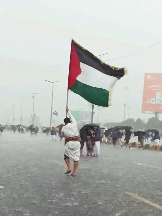 Nasr_Amer1's tweet photo. مهما كانت الصعوبات والظروف لن يتخلى الشعب اليمني عن قضيته المركزية فلسطين والمسجد الأقصى ..

الصورة من ميدان السبعين عصر الجمعة https://t.co/NuU54ECblr