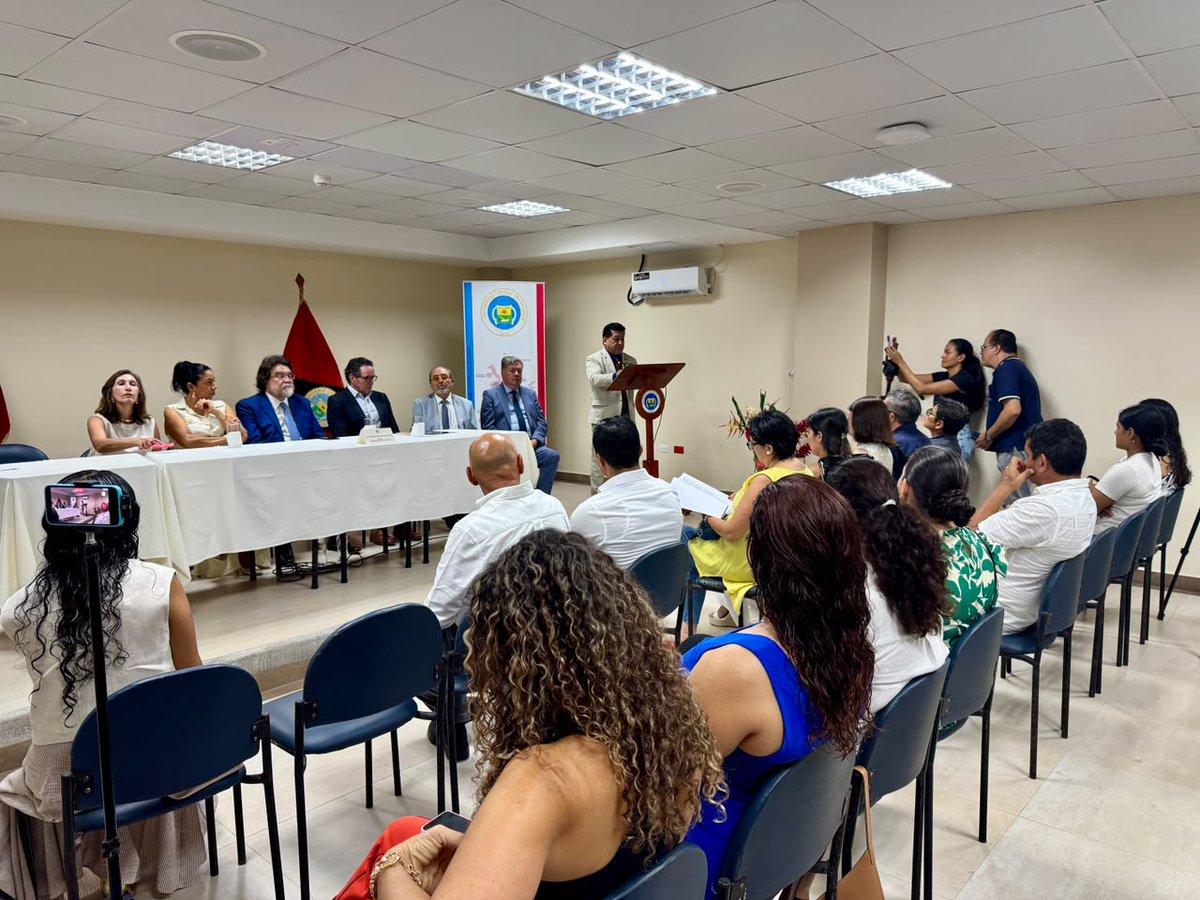 Caces_Ec's tweet photo. 📍Diego Pérez, consejero del #CACES, asistió al acto de apertura oficial de la sede Galápagos de la Universidad Central del Ecuador. Un paso que fortalece el acceso a una educación superior de calidad y amplía las oportunidades de formación en el archipiélago. https://t.co/SMnHnsyGnB