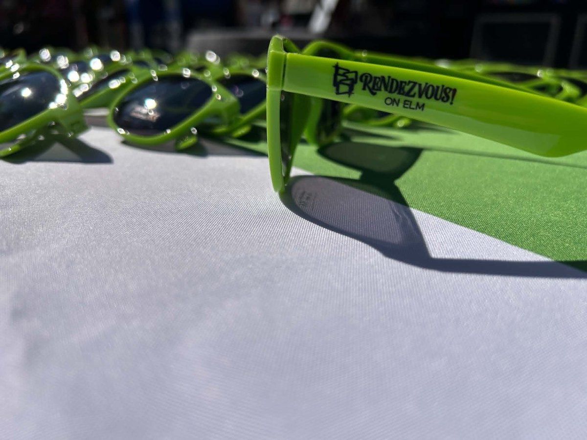 VousOnElm's tweet photo. Perfect weather for some free shades! 😎

Come see the view from “The Vous” – we’re at the Final Friday block party until 8pm! We’re set up next to @MusePaintbar, and would love to show you what luxury living downtown #ManchesterNH can look like... https://t.co/Y3ATBi0uHI