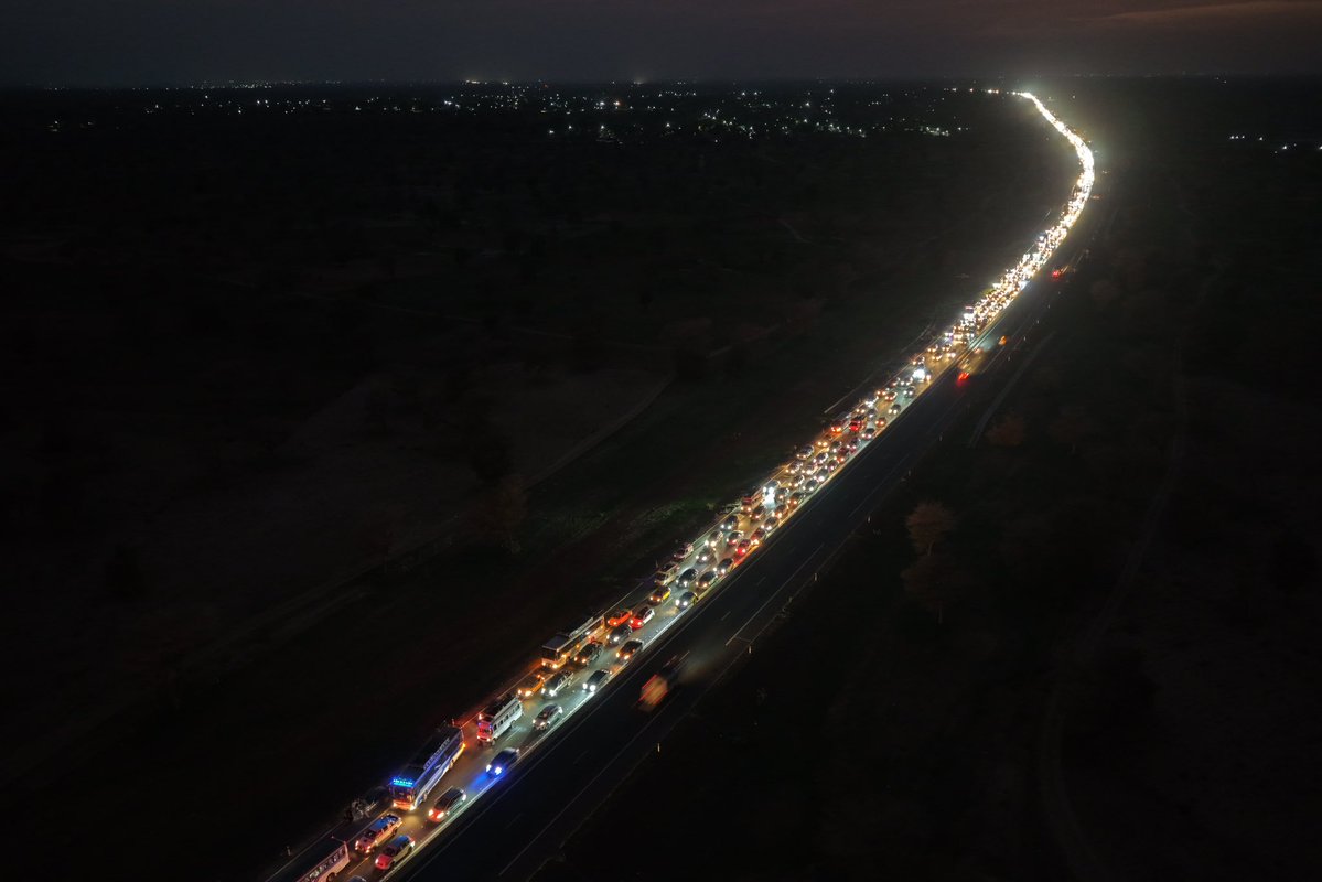 Dr__Drone's tweet photo. 🚧 20:54 ‼️Bouchon sur presque 10 km à l’entrée de Khombole, fluide après le contrôle de la gendarmerie
Bonne route à tous 🙏
🇸🇳 #IlaTouba #Magal2026
#Senegal #DroneSenegal https://t.co/KegZTpAVGt