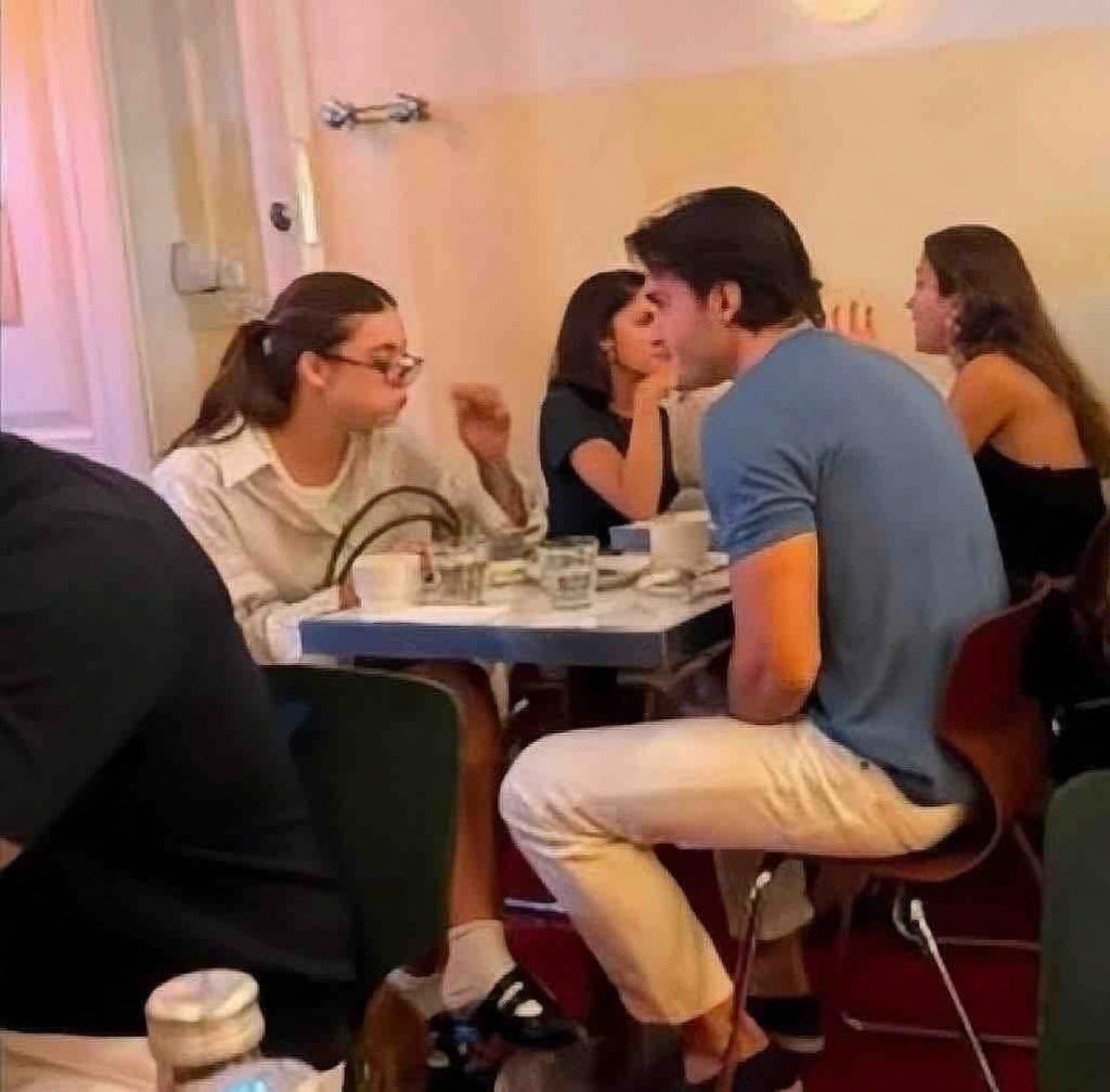 simrurip's tweet photo. Afra yanaklarını yerim senin 🥰 https://t.co/txM8m0rTsy