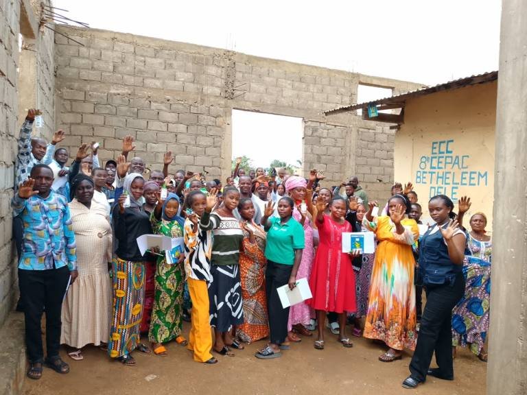 PMS_Pamoja's tweet photo. 🚨 #StopEbola #Ituri :A Dele/ZS Rwampara; Ce 31 juillet,dans le cadre du projet #CREC & Surveillance en base communautaire, @remeddrc avec l'appui financier de @UNICEFDRC a formé 145 nouveaux #RECO dont 100 dans les AS de Lengabo,Dele&Makabo, 45 à Hoho. A Aru,450 formés sur 650. https://t.co/l37G8COMCb