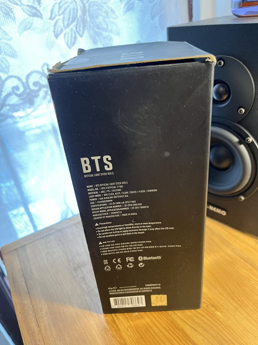 ikikdw's tweet photo. WTS Armybomb Ver.3 (WANT TO SELL)
Rp 315.000  (boleh nego guis)

Condition :
• bisa oren
• box damage dikit (seperti di foto)
• sisanya masih oke banget
Yang mau liat detailnya pake video bisa DM 
#wts #wtb #zonauang
wts wtb https://t.co/uXSoDt5IRP