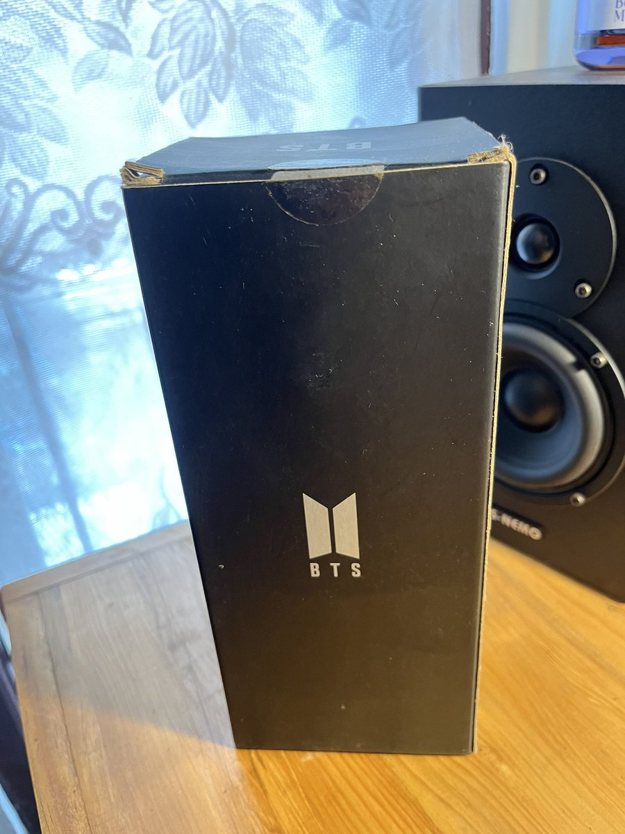 ikikdw's tweet photo. WTS Armybomb Ver.3 (WANT TO SELL)
Rp 315.000  (boleh nego guis)

Condition :
• bisa oren
• box damage dikit (seperti di foto)
• sisanya masih oke banget
Yang mau liat detailnya pake video bisa DM 
#wts #wtb #zonauang
wts wtb https://t.co/uXSoDt5IRP