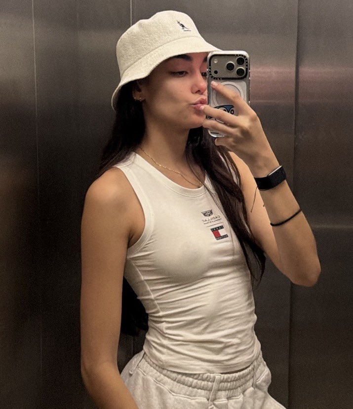 Pajeroobby02's tweet photo. Como le gusta mostrar a la zorra de espe, que culo tan sabroso y gordo tiene además de esas tetitas perfectas para chuparte https://t.co/p0pVAk48Xg
