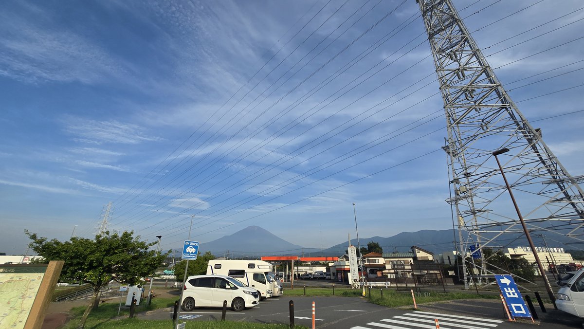 yotubit428's tweet photo. 秋葉原で友人と色々と物色してたと思ったら都心ドライブが始まり、明日も休みやしいつもの峠の展望台にいきますかーから何故かノリで静岡に来るというハチャメチャなことしております🤣 https://t.co/MRZ9uqL7nl