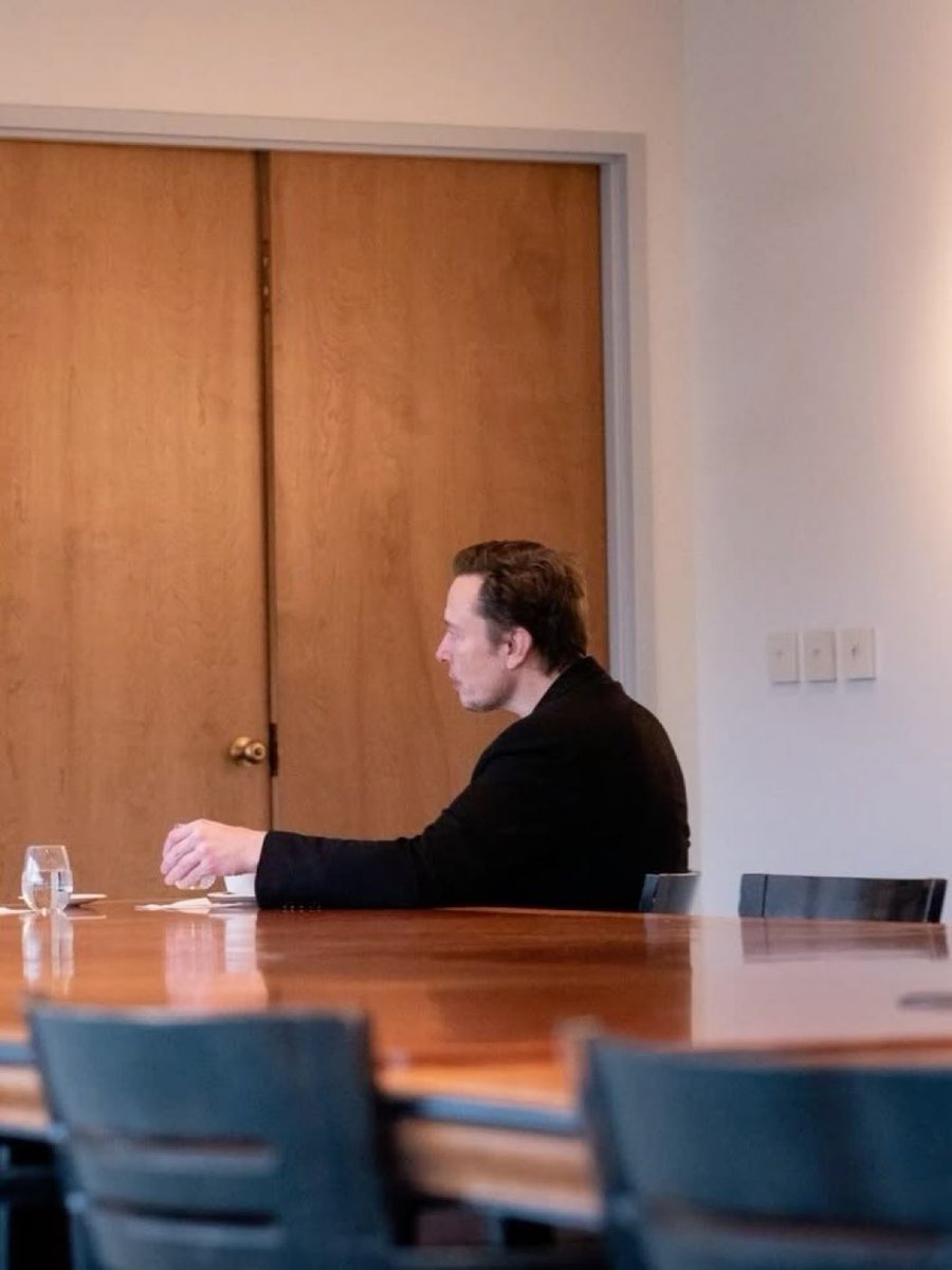 ElonVisioniX's tweet photo. You are sitting next to Elon Musk, only 3 words, what would you say to him? https://t.co/JmTlPBqFgY