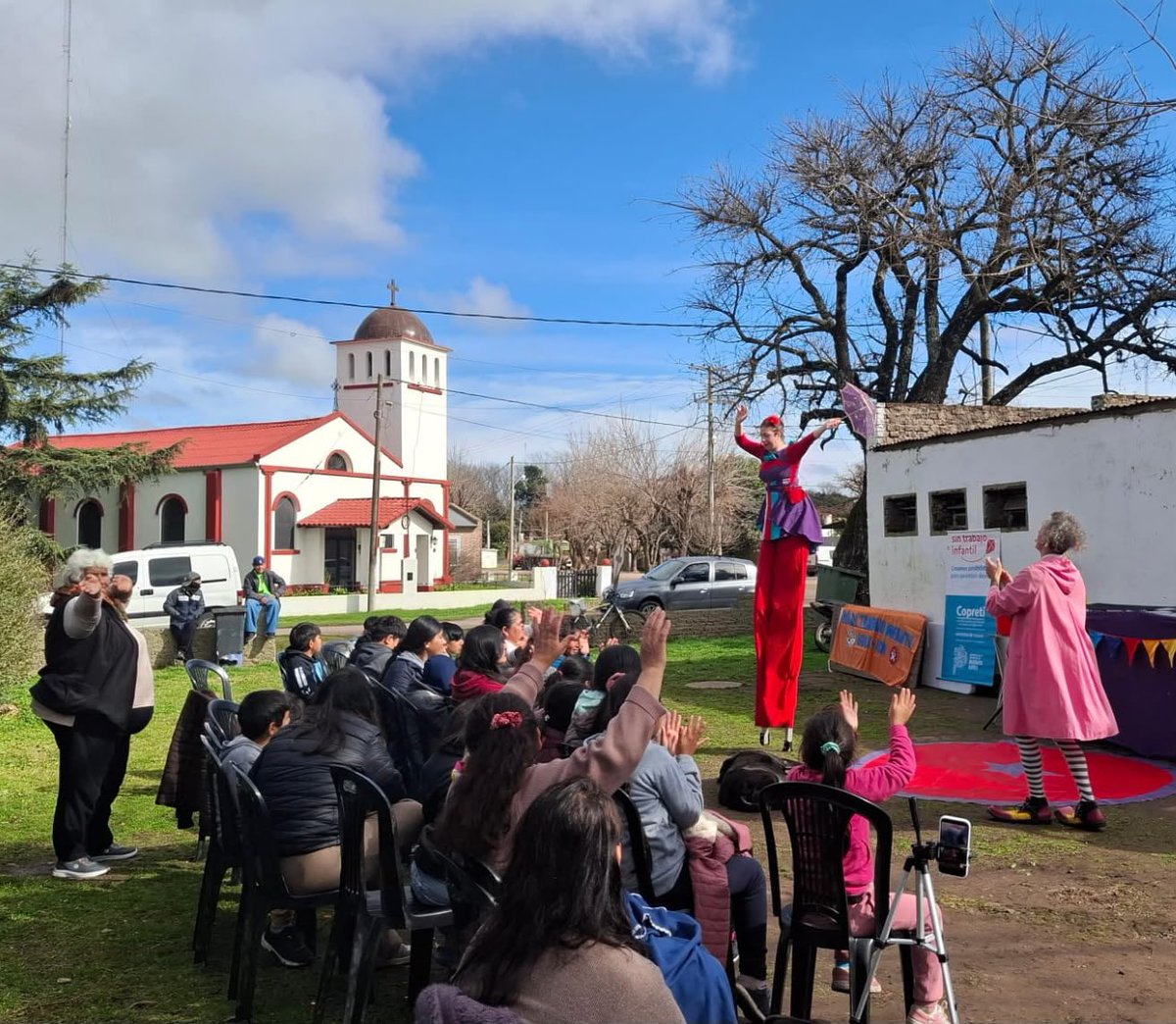 TrabajoPBA's tweet photo. #SanAndrésDeGiles | En el marco de Vacaciones Divertidas en los Nodos COPRETI, se llevó adelante una nueva jornada recreativa en la Casa Municipal de Cucullú. https://t.co/ugbuaYB97P