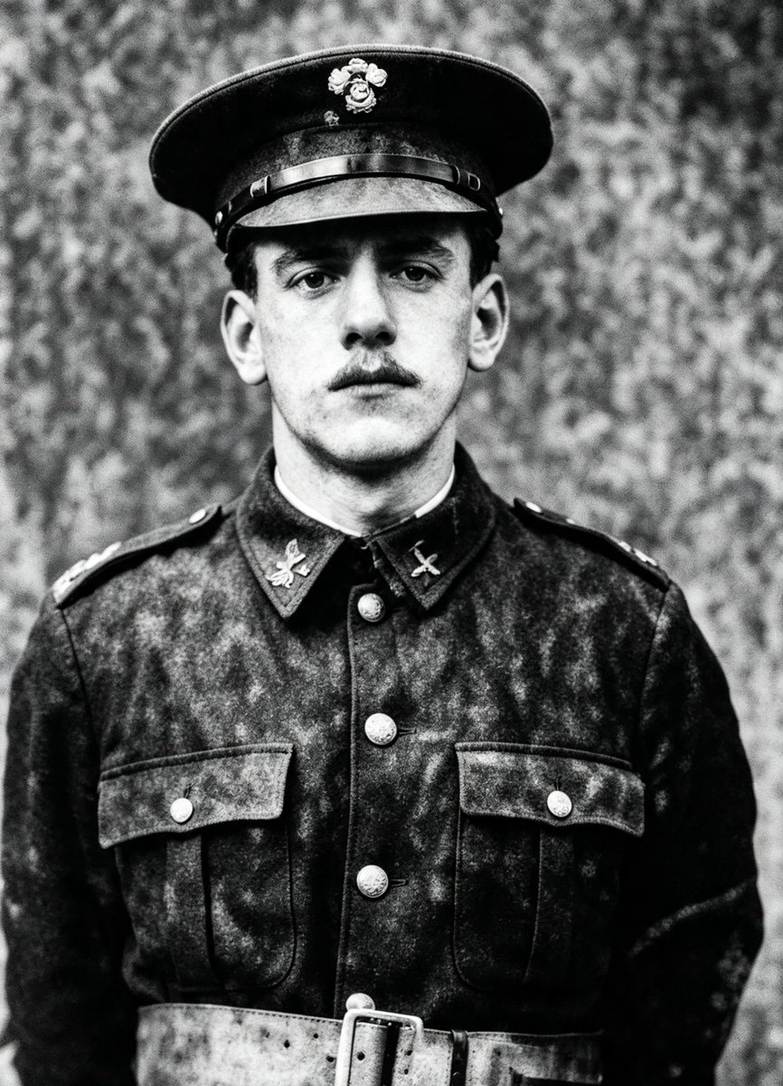 Warmemoria52861's tweet photo. Guardsman Joseph Burrell - 4th Battalion Grenadier Guards (3rd Guards Brigade). He was born in 1899 and would be killed in action during the Battle of the Somme on 25th September 1916, having lied about his age. #WW1 #WarMemorial #Marple #LestWeForget https://t.co/Q89bKgmAzm