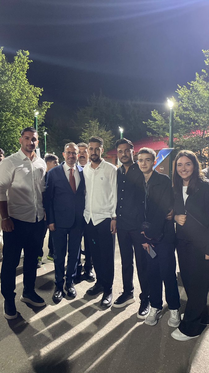 edremit_ak's tweet photo. AK Parti Genel Merkezimiz tarafından Kocaeli’de düzenlenen İnsan Hakları Eğitim Kampı’na, yürütme kurulu üyelerimiz katılım sağladı. https://t.co/6lDXci2682
