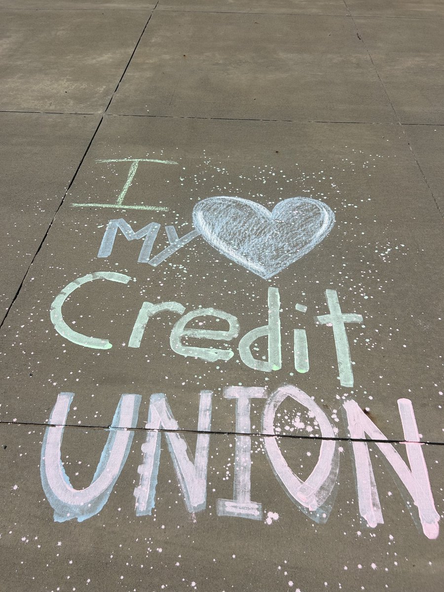Community1stCU's tweet photo. Happy #ILoveMyCreditUnion Day! 💙
We are proud to be part of the credit union movement and live the philosophy of 𝘱𝘦𝘰𝘱𝘭𝘦 𝘩𝘦𝘭𝘱𝘪𝘯𝘨 𝘱𝘦𝘰𝘱𝘭𝘦. Today, we celebrated with chalk art, popsicles, and member appreciation. Thanks to all who joined us! https://t.co/MSMvZ5HLK7