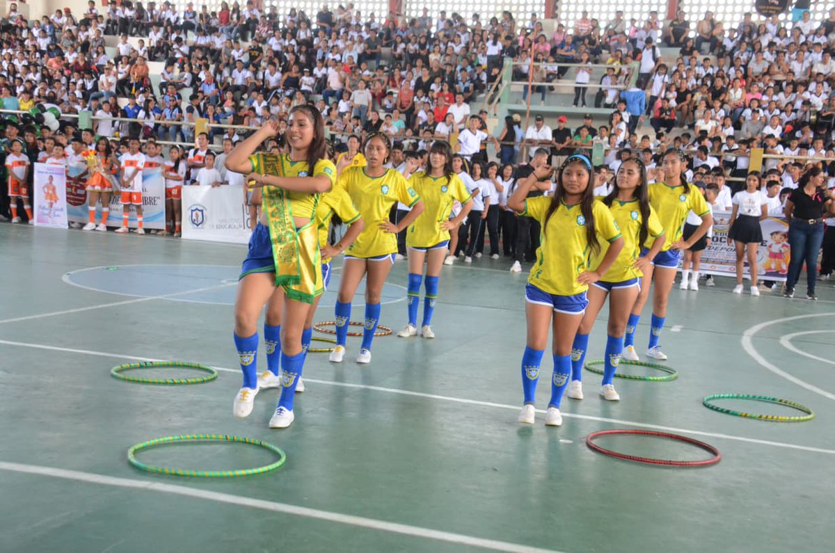 EducacionZ4_Ec's tweet photo. [PAJÁN] Unos 2.000 estudiantes de 15 unidades educativas, disfrutaron de la inauguración de los Juegos Estudiantiles, con la presencia del coordinador @dvvelezm.
Seguimos promoviendo el deporte como una herramienta para construir comunidades educativas saludables e inclusivas.⚽️ https://t.co/6fHTbb6RLp
