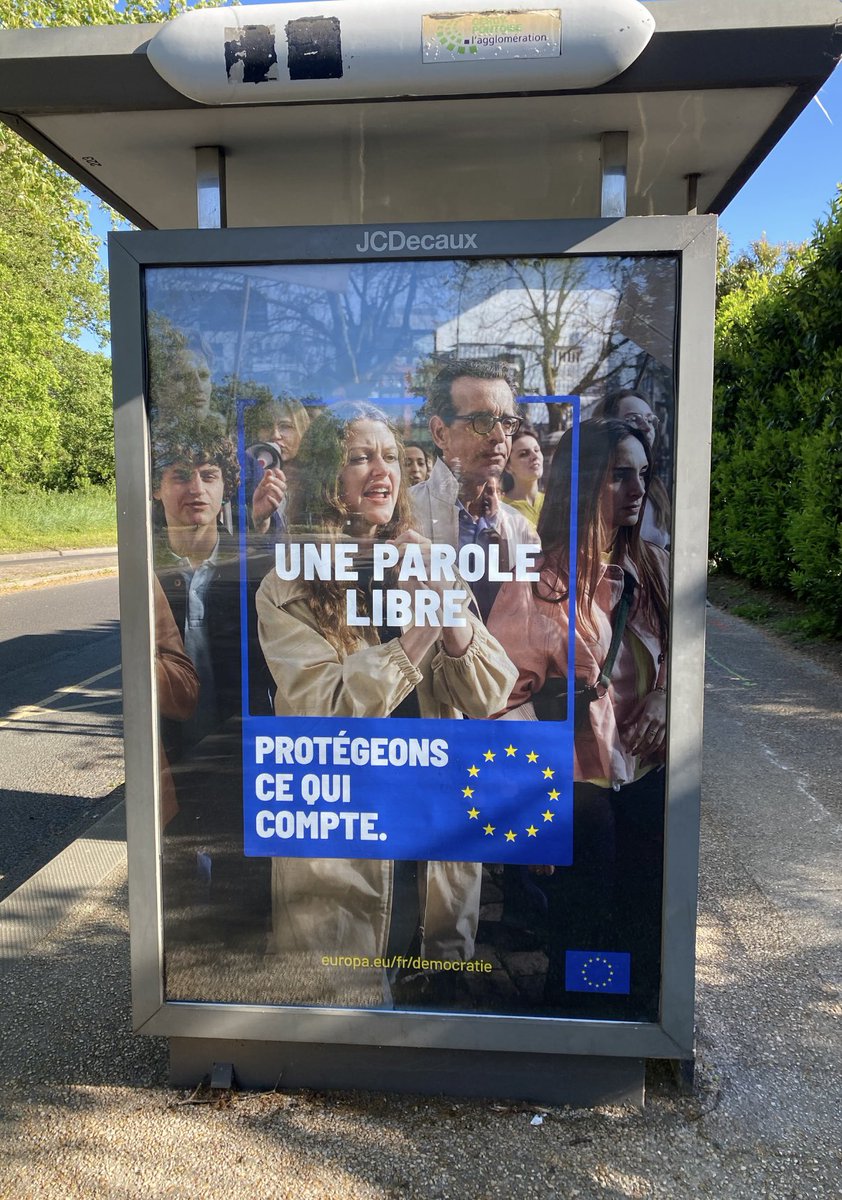 Neodiss's tweet photo. @luckasdelille59 #FREXIT ! 🇫🇷👍
#DISSOLUTION ! 😡
#macronDÉGAGE avec toute ta clique de courtisans-#collabos ! 🤬 https://t.co/oVbCH7f3r3