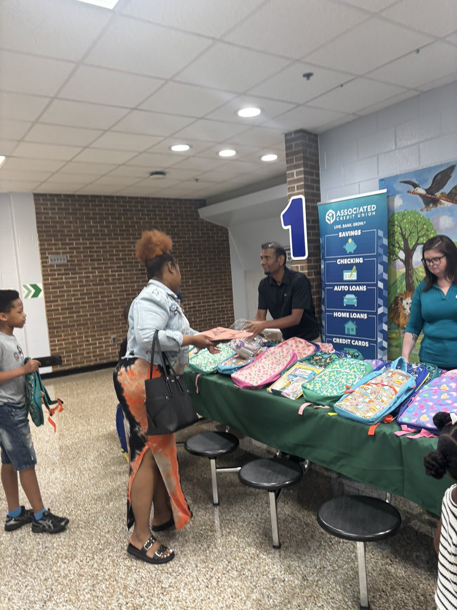 khammonds5's tweet photo. 🏌️♂️ Open House ✅ 📚 Pre-Planning ✅
The SLES teachers & staff are officially ready to tee off for another successful school year! We can't wait to welcome our Bulldogs back and make this our best year yet! 🐾 ⛳️ #Tee’dUpForExcellence @SeabornLeeES https://t.co/Oo0e2tfkPD
