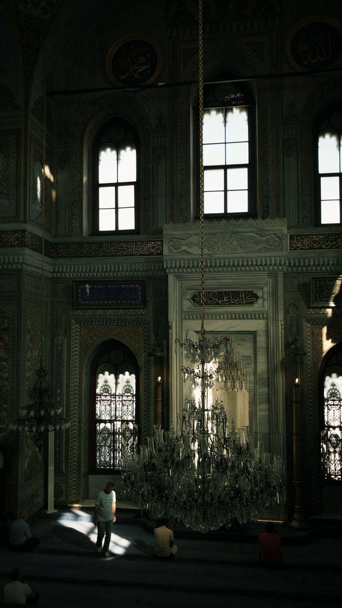 __senanur__'s tweet photo. Valide Sultan camii✨ https://t.co/JoYfdppYXp
