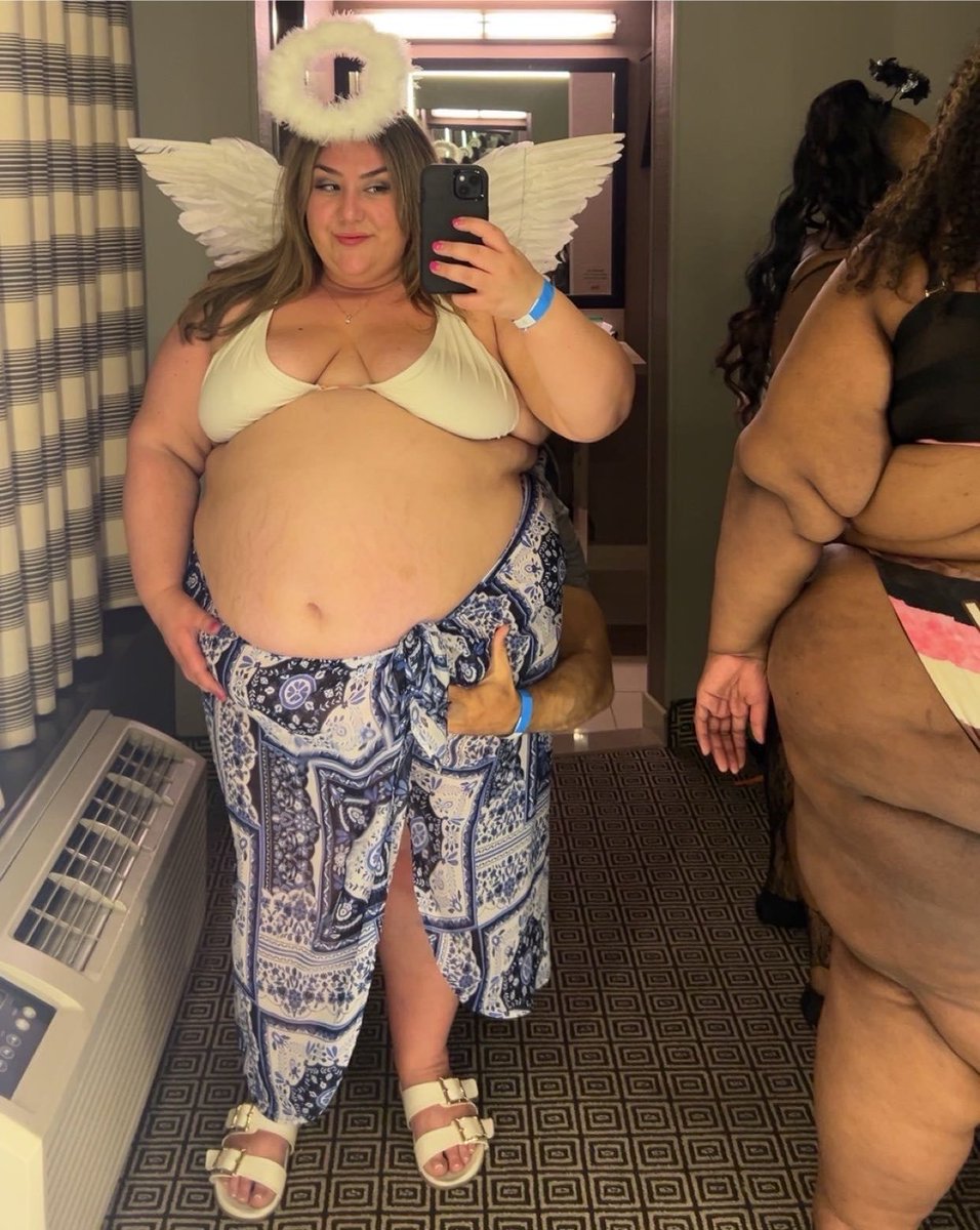bbwlayla08's tweet photo. Honey come and get me a pizza https://t.co/6ovcldGmUZ