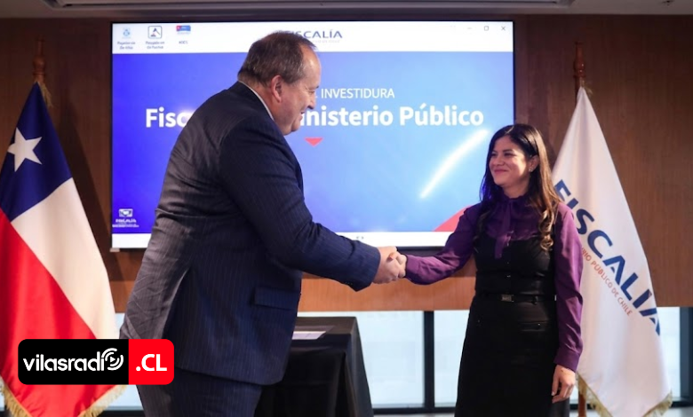 VilasRadio's tweet photo. ⚖️🏛️ ABOGADA MARÍA ALEJANDRA JORQUERA ASUME COMO NUEVA FISCAL ADJUNTA EN ALTO HOSPICIO 🇨🇱🔎

👉 En un acto institucional liderado por el Fiscal Nacional, Ángel Valencia, la profesional se integró formalmente al equipo del Ministerio Público en la Región de Tarapacá. La persecutora llega a potenciar las tareas de investigación y persecución penal en una de las comunas con mayor carga operativa de la zona norte.

🔗 Revisa todos los detalles de este hito institucional y las imágenes aquí:
👉 https://t.co/DiWHmXWkVP

#AltoHospicio #Tarapacá #FiscalíaDeChile #MinisterioPúblico #Iquique #Justicia #VilasRadio