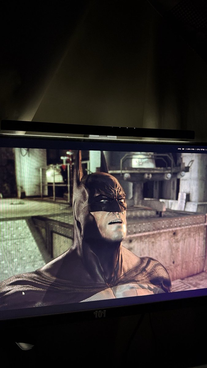NotedByS's tweet photo. A night with Batman. 🦇 https://t.co/FQLJetxuOm