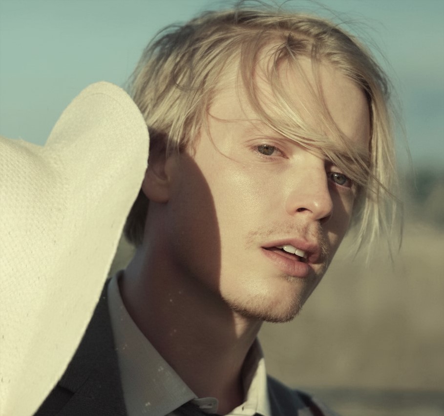 lovefreddiefox's tweet photo. Freddie Fox in "La terra delle donne" https://t.co/5RweRcSvfI