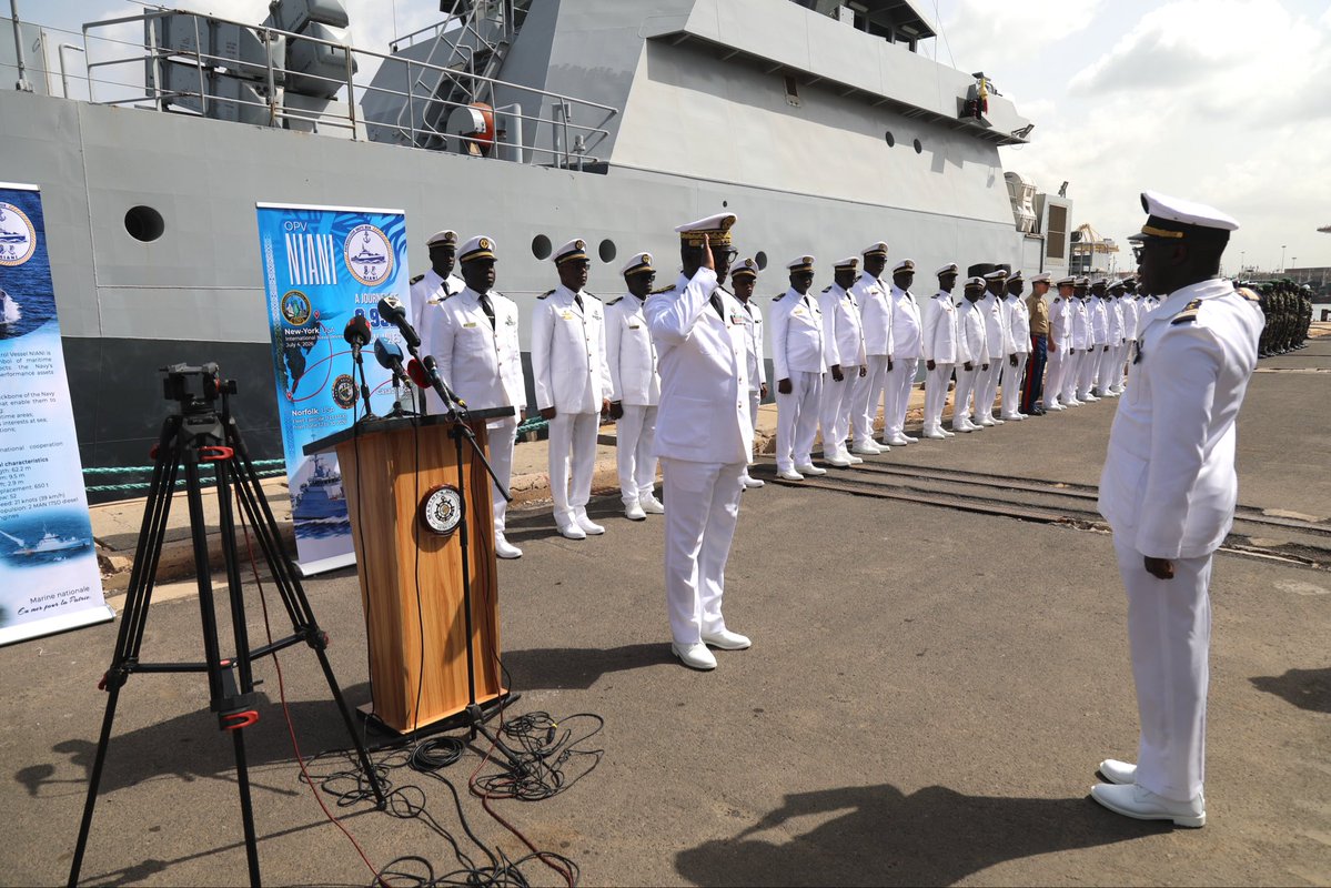 MarineNation_SN's tweet photo. Au terme d’un déploiement transatlantique historique qui a conduit le PHM NIANI jusqu’aux États-Unis, le bâtiment a été accueilli ce jour à la Base navale Amiral Faye GASSAMA, avec les honneurs et dans le respect des traditions de la Marine.

La cérémonie de retour a été présidée par le contre-amiral Abdou SENE, Chef d’état-major de la Marine nationale, en présence d’autorités militaires de l’Ambassade des États-Unis.

Ce retour consacre l’aboutissement d’une mission à forte portée diplomatique et illustre la capacité de la Marine nationale à se déployer loin de ses bases et au sein d'une force internationale.