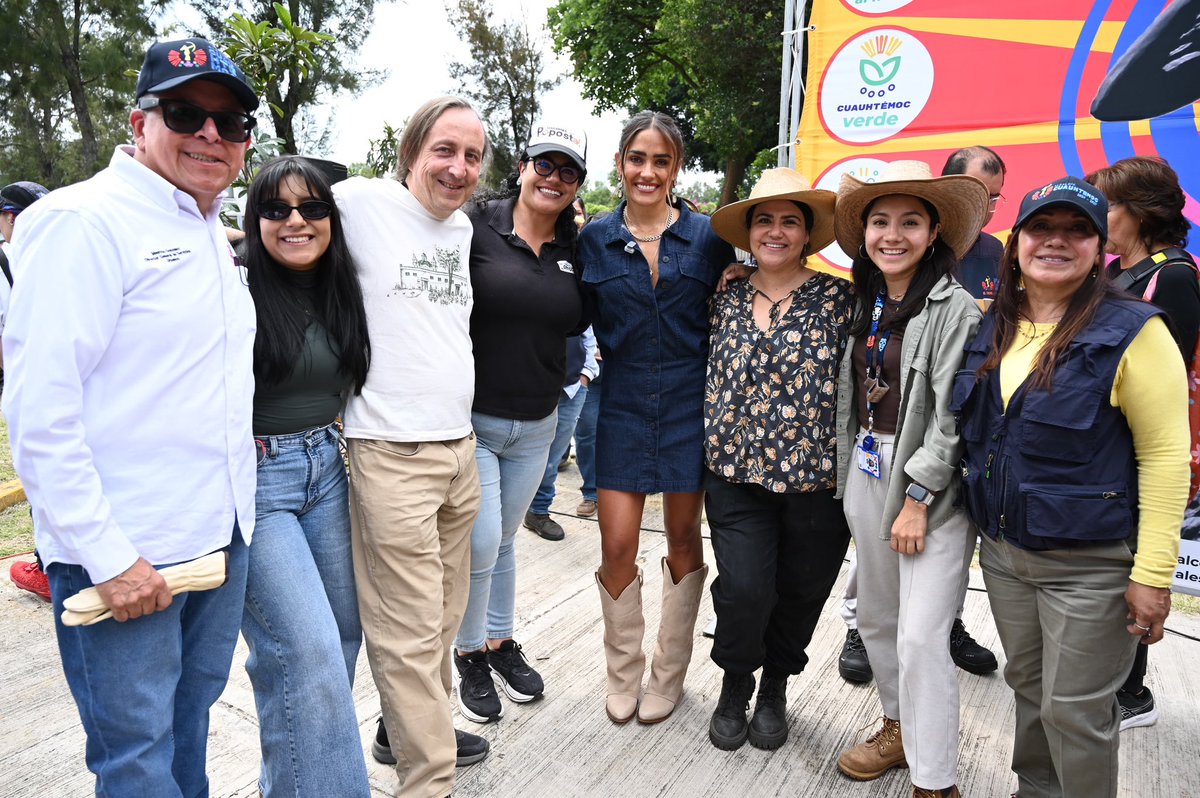 AlessandraRdlv's tweet photo. Hoy reverdecimos la Plaza Pentathlon, en la colonia Roma Sur, porque recuperar el espacio público también es sembrar comunidad, encuentro y futuro.

Así se construye una mejor Cuauhtémoc: juntos. https://t.co/h1jWtezizR