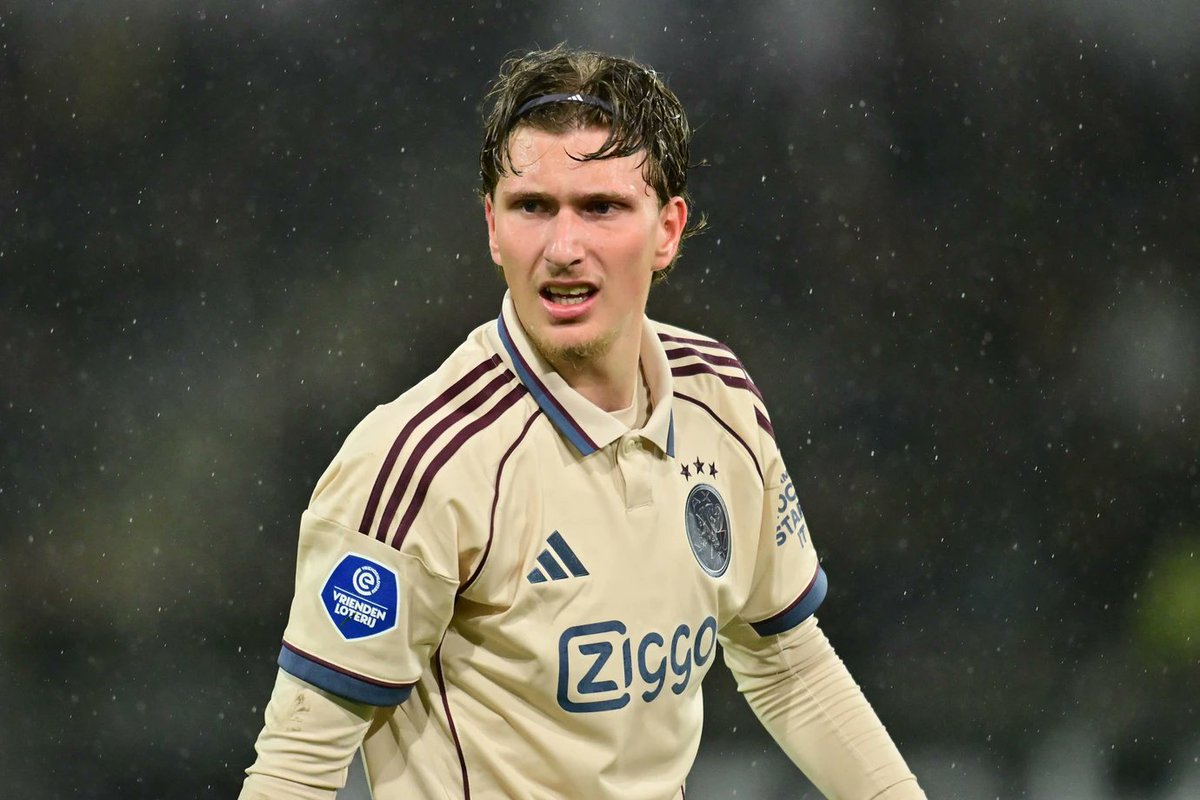 Abdulhak114's tweet photo. 🚨 NEW: Ajax want €60M for Mika Godts! PSG have opened talks after Godts held positive discussions with Luis Campos in Porto. Would be Ajax's 4th priciest sale ever, behind only De Ligt, De Jong &amp; Antony 🇧🇪⚽️ #PSG #Ajax https://t.co/jsW1yruzW0